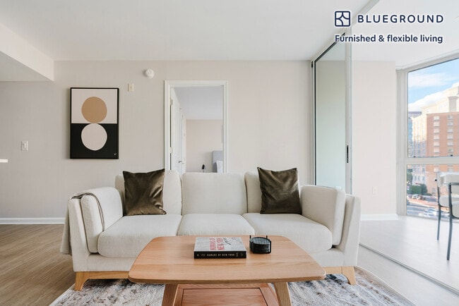 450 Massachusetts Ave NW in Washington, DC - Building Photo - Building Photo