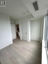 11-3311 Yorkville Ave in Toronto, ON - Building Photo - Building Photo