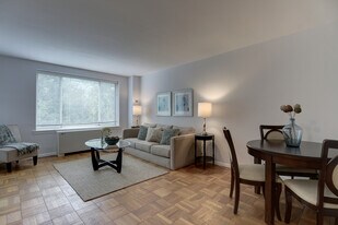 4100 W St NW, Unit 416 in Washington, DC - Building Photo