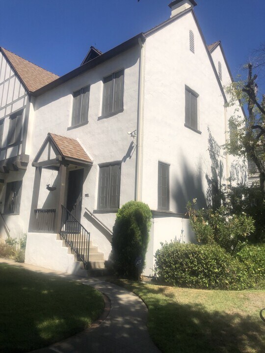 81 N Catalina Ave in Pasadena, CA - Building Photo