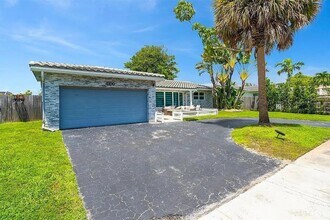 4100 N 36th Ave in Hollywood, FL - Building Photo - Building Photo