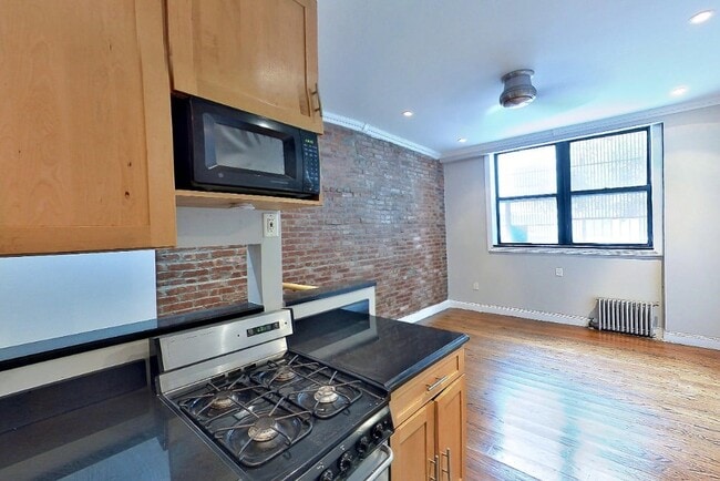 330 E 100th St