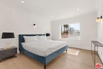 545 N La Jolla Ave in Los Angeles, CA - Building Photo - Building Photo