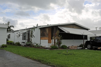 Kokomo Trailer Park in Lake Worth, FL - Building Photo - Building Photo