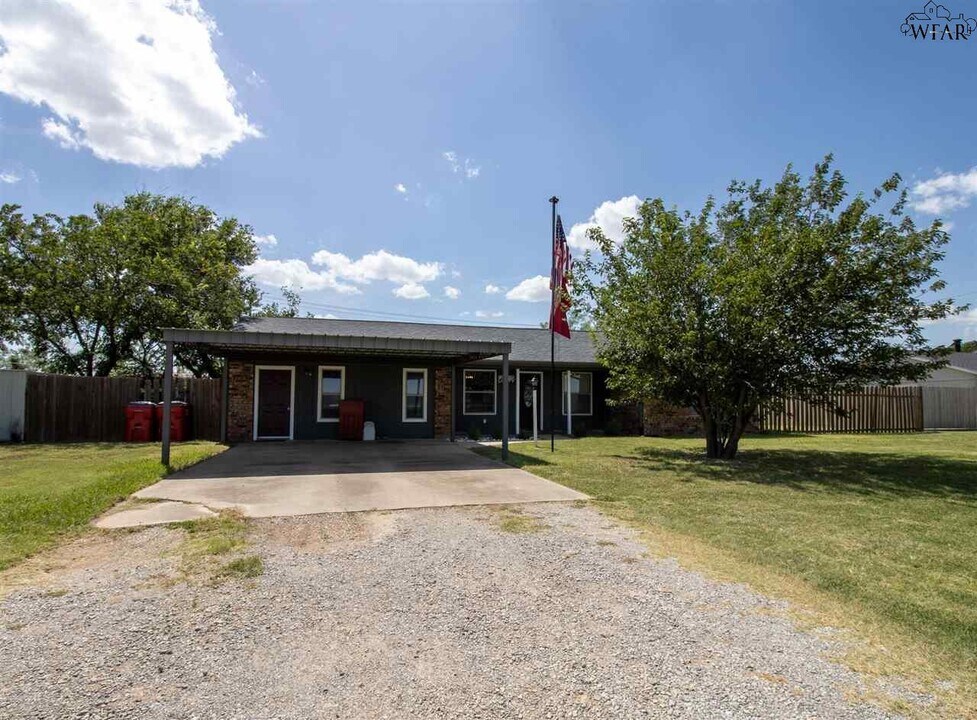 717 N W Ave in Holliday, TX - Building Photo