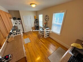 15 Sargent Ave, Unit 1A in Somerville, MA - Building Photo - Building Photo