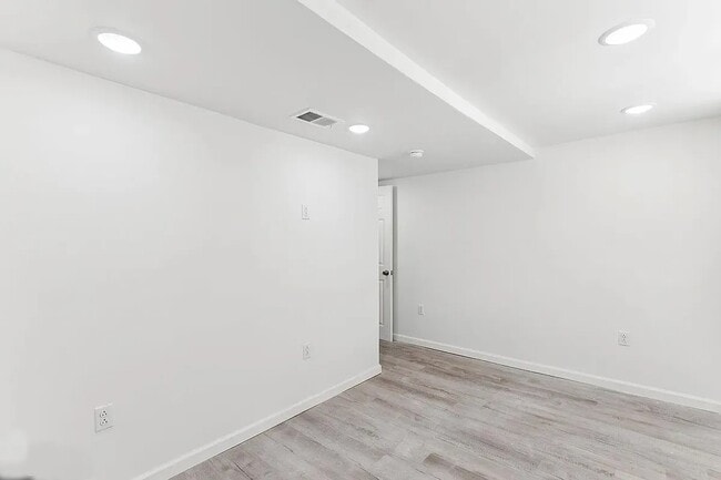 507 S 63rd St, Unit 2 in Philadelphia, PA - Foto de edificio - Building Photo