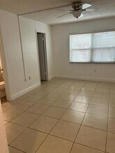 4255 N University Dr, Unit 207 in Sunrise, FL - Building Photo - Building Photo