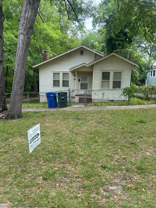 824 Meadow St in Columbia, SC - Building Photo