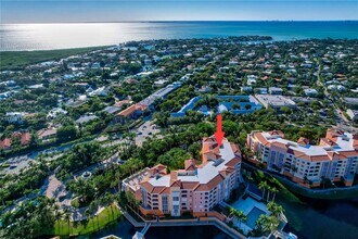 731 Crandon Blvd in Key Biscayne, FL - Building Photo - Building Photo