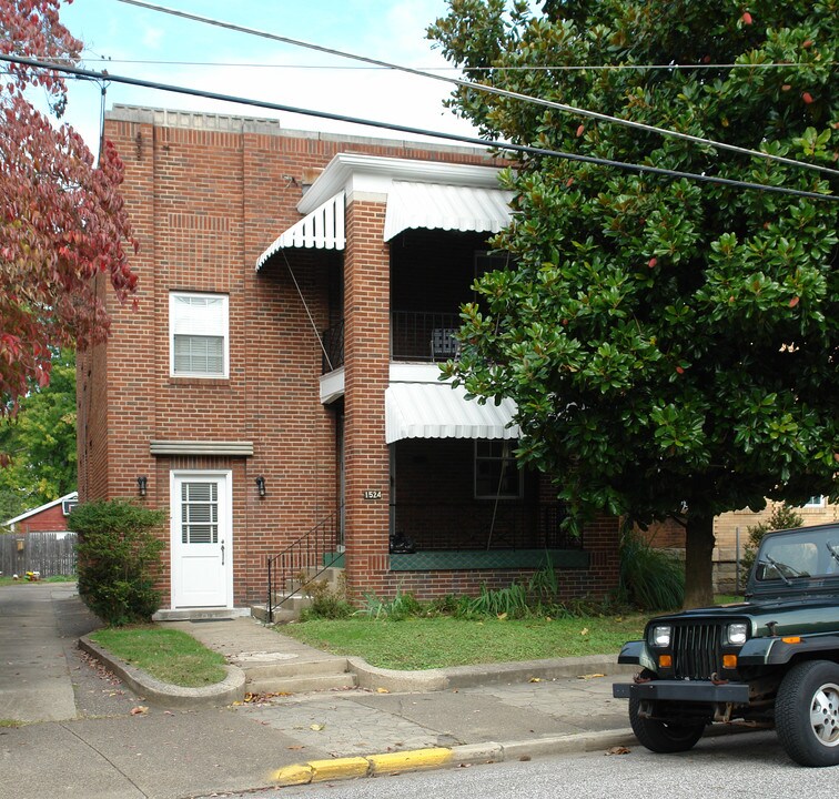 1524 Quarrier St in Charleston, WV - Building Photo