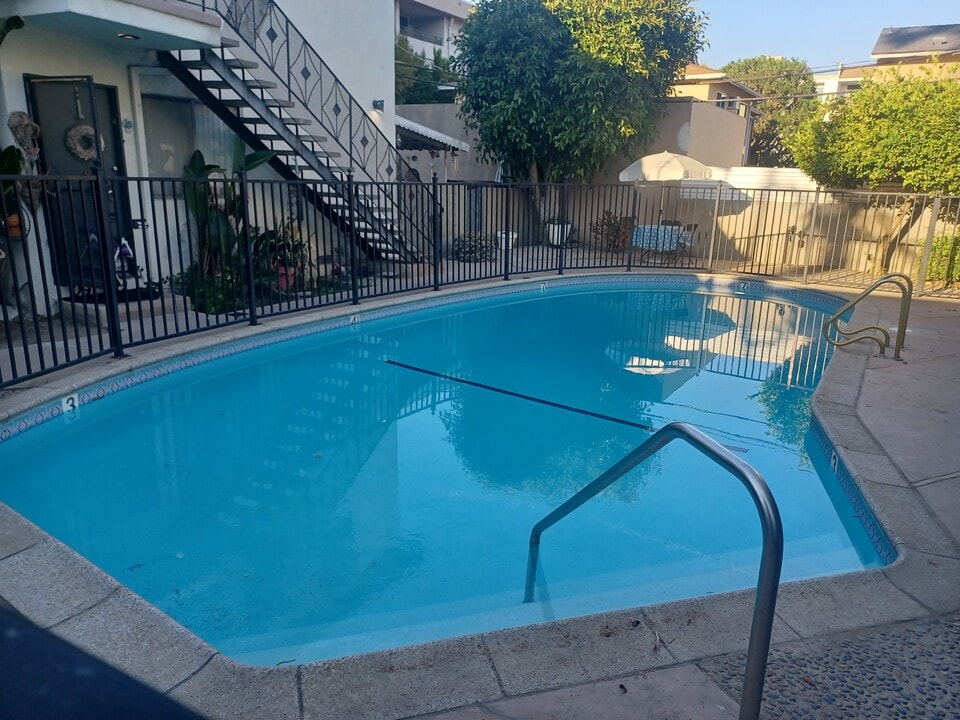 The Continental in Studio City, CA - Foto de edificio