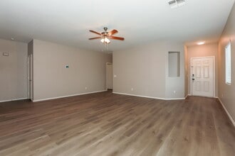 1715 E Renegade Trail in San Tan Valley, AZ - Foto de edificio - Building Photo