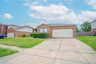 812 Dunkirk Ln in Arlington, TX - Building Photo - Building Photo