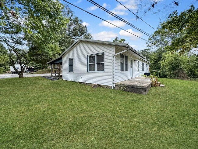 property at 33 Grant Ln