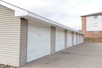 Riverwood in Pleasant Hill, IA - Foto de edificio - Building Photo