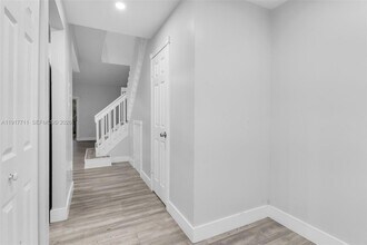 10018 Hammocks Blvd in Miami, FL - Building Photo - Building Photo