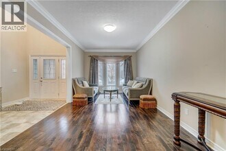 722 Sundew Dr in Waterloo, ON - Building Photo - Building Photo