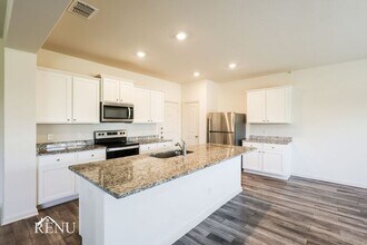 2827 Praline Ferry in Converse, TX - Foto de edificio - Building Photo