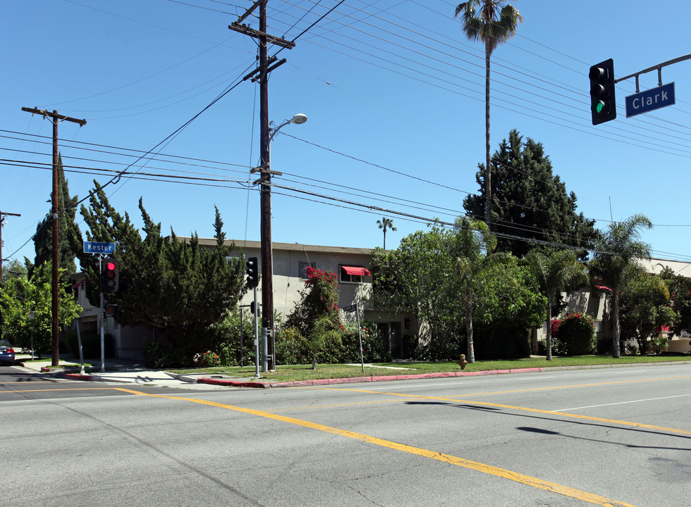 5360 Kester Ave in Sherman Oaks, CA - Building Photo