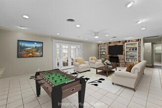 5618 Bankside Dr in Houston, TX - Building Photo - Building Photo