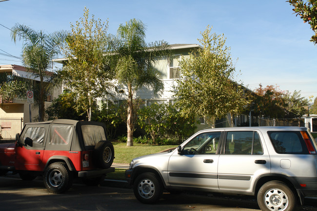 1009 E Garfield Ave in Glendale, CA - Building Photo - Building Photo