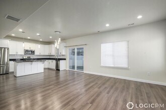 4234 W Palisade Park Ct in Riverton, UT - Building Photo - Building Photo