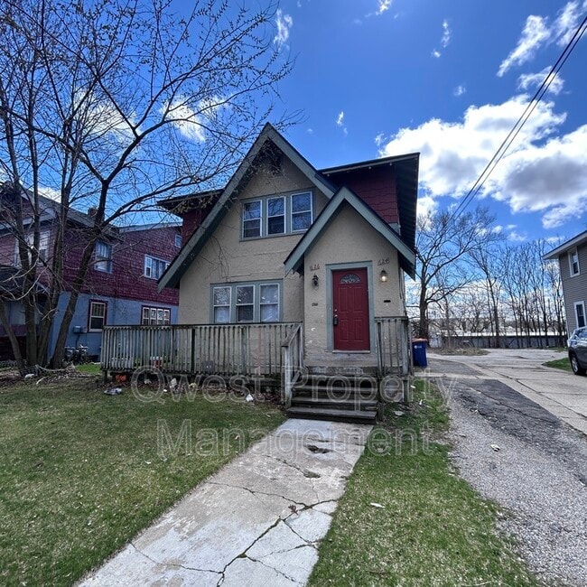 property at 624 Oakdale St SE