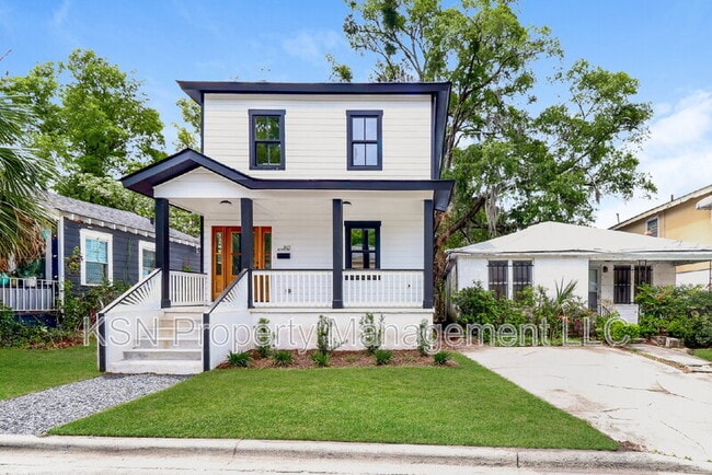 property at 1025 W 38th St