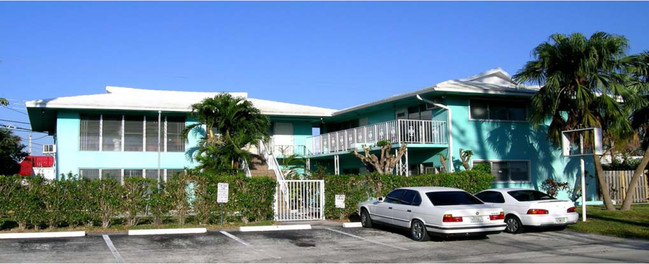 2633 Middle River Dr in Fort Lauderdale, FL - Building Photo - Building Photo