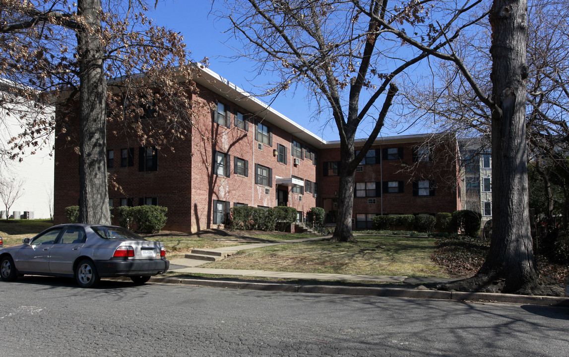 1215 N Quinn St in Arlington, VA - Building Photo