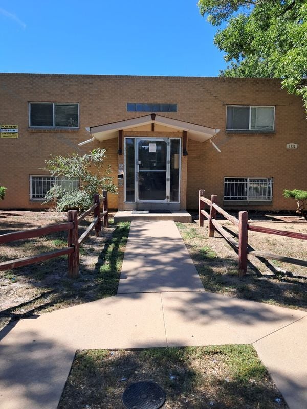 property at 1931 Clinton St