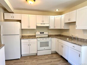 176 Myrtle Ave in Carmel, NY - Foto de edificio - Building Photo