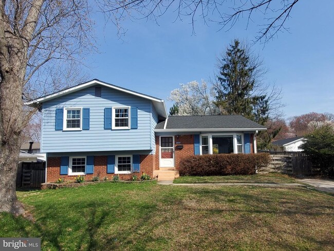 702 W Edmonston Dr in Rockville, MD - Foto de edificio - Building Photo