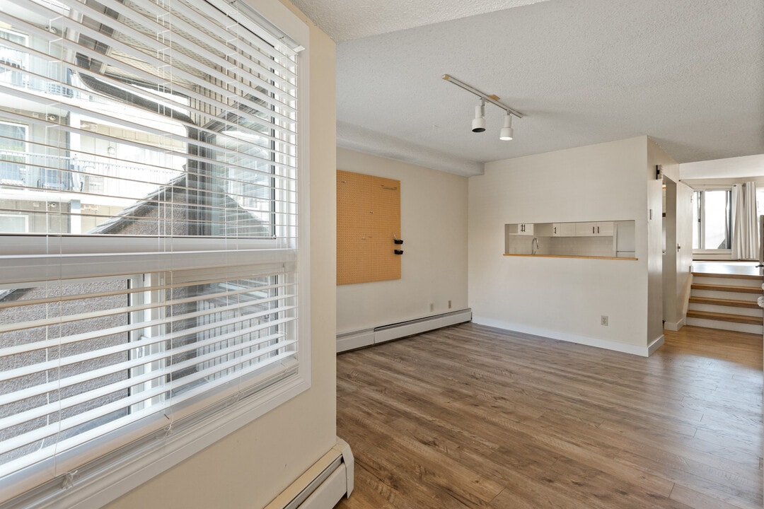 11134-11183 83 Ave NW in Edmonton, AB - Building Photo