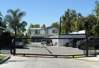 212 S Vicentia Ave in Corona, CA - Foto de edificio - Building Photo