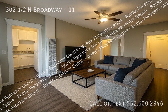 302 1/2 N Broadway in Santa Ana, CA - Foto de edificio - Building Photo