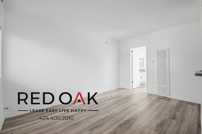 5119 Fountain Ave, Unit 225 in Los Angeles, CA - Building Photo - Building Photo