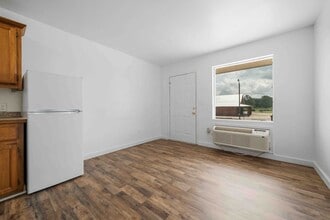 Welcome to Modern Living in Waldron, AR - Building Photo - Interior Photo