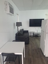 4500 N Dixie Hwy in Oakland Park, FL - Building Photo - Building Photo