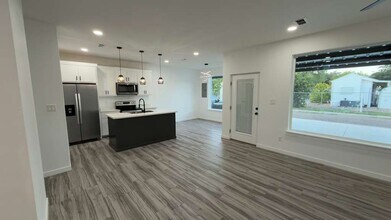 702 W Seminole Ave in Pharr, TX - Building Photo - Building Photo