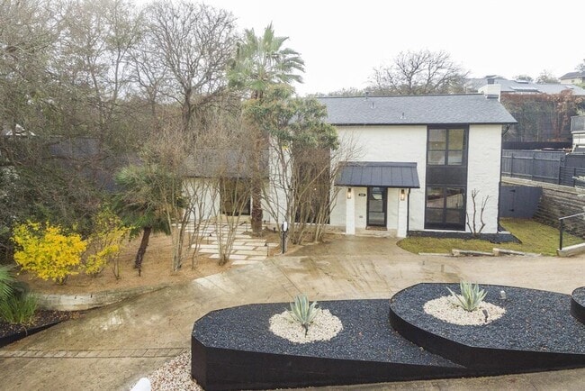 2001 Wychwood Dr in Austin, TX - Building Photo - Building Photo