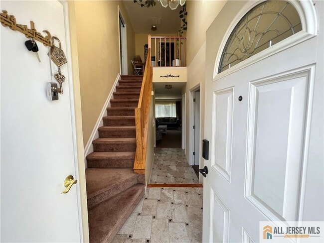 15 Jeffrey Cir in Dayton, NJ - Building Photo - Building Photo