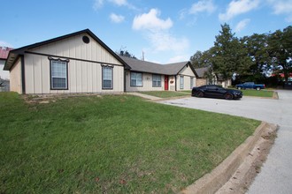 Azalea Court in Tyler, TX - Building Photo - Building Photo