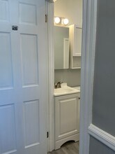 518 High St, Unit 1st FL Rear in Middletown, CT - Foto de edificio - Building Photo