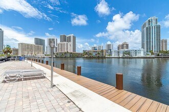 121 Golden Isles Dr, Unit 1201 in Hallandale Beach, FL - Foto de edificio - Building Photo