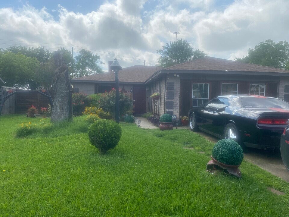 15551 Park Manor St Photo