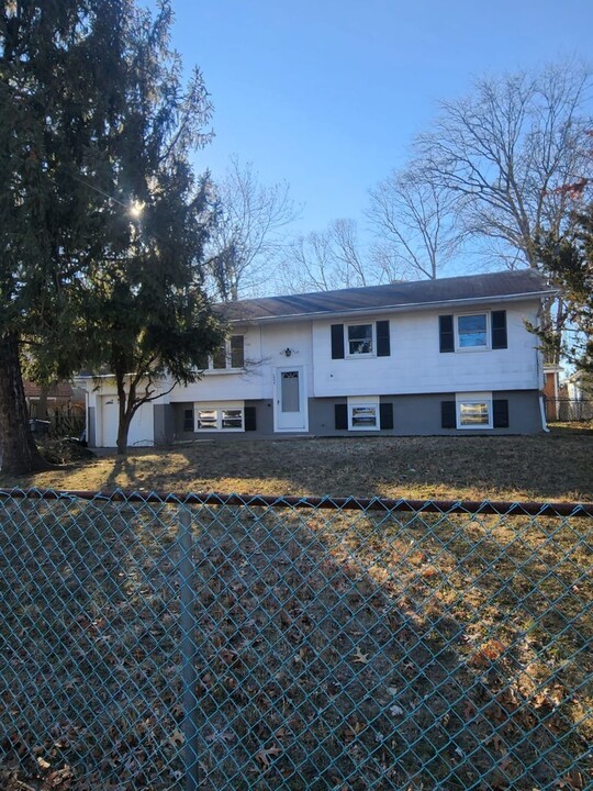 1575 Deer Hollow Dr in Toms River, NJ - Building Photo