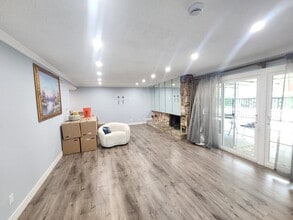 11665 Babbitt Ave in Granada Hills, CA - Foto de edificio - Building Photo