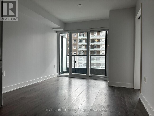 585-585 Bloor St E in Toronto, ON - Building Photo - Building Photo